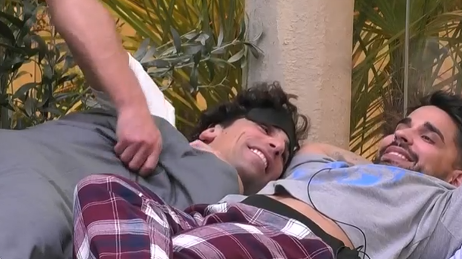 Óscar se pega a Miguel