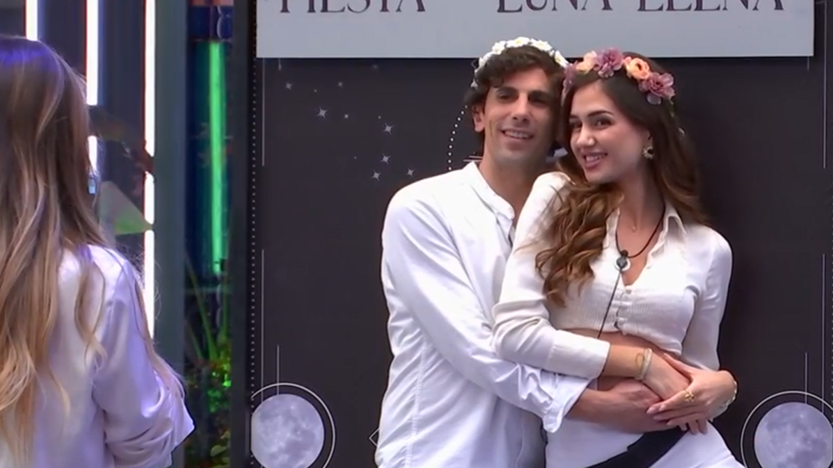 Óscar y Maica posan para la foto