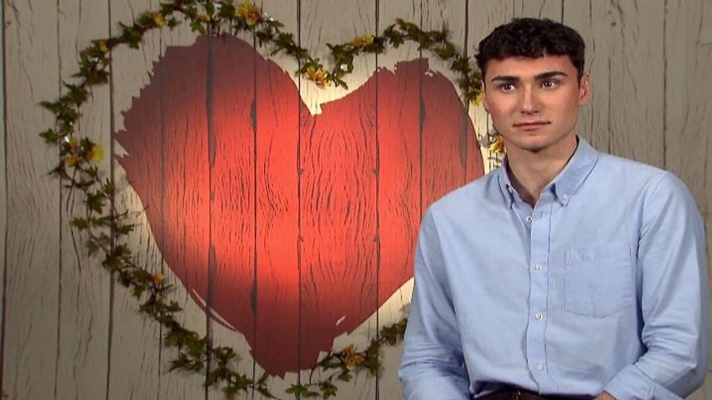 Alejandro durante su paso por 'First Dates'