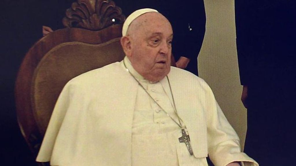 El papa Francisco, ingresado debido a su bronquitis.
