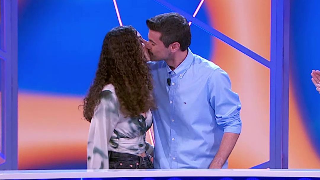 El reencuentro de Víctor y su pareja en 'REC'