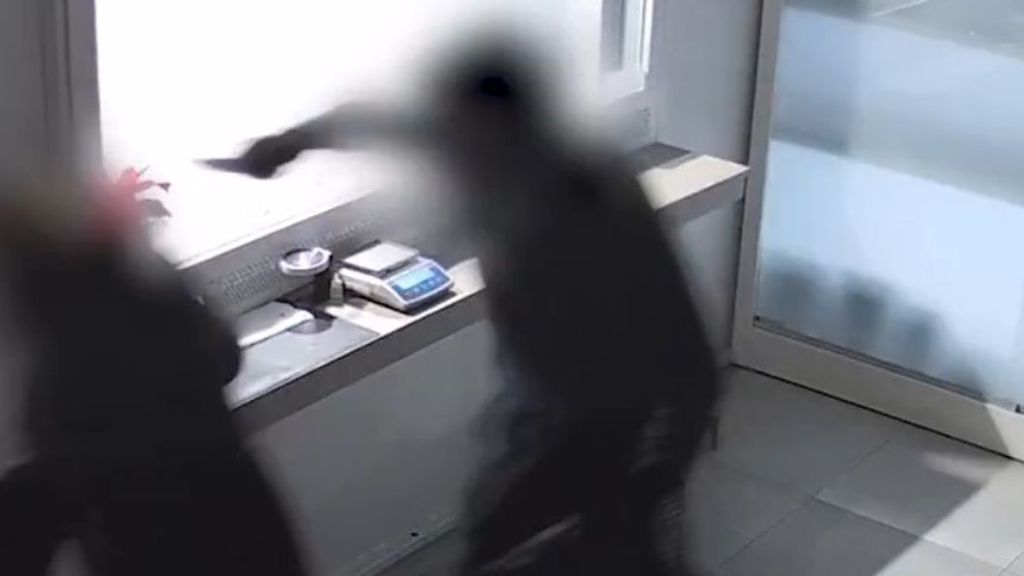 Detenido por robar 10.000 euros en joyas armado con un cuchillo en Sant Boi de Llobregat, Barcelona