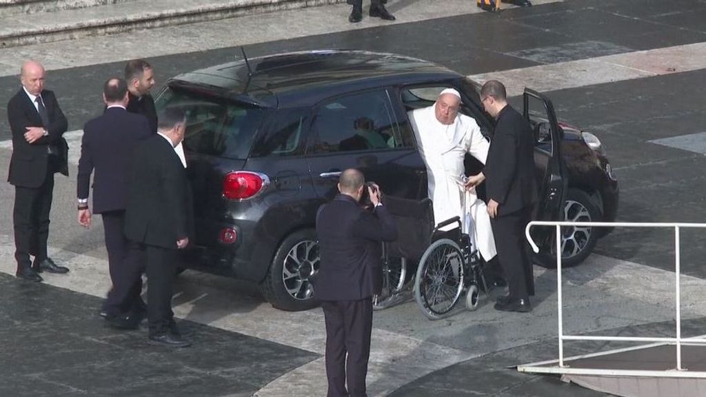 El papa Francisco pasa "tranquilo" su primera noche en el hospital