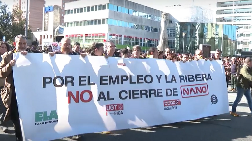 Multitudinaria manifestación en Pamplona en defensa del futuro de la industria en Navarra