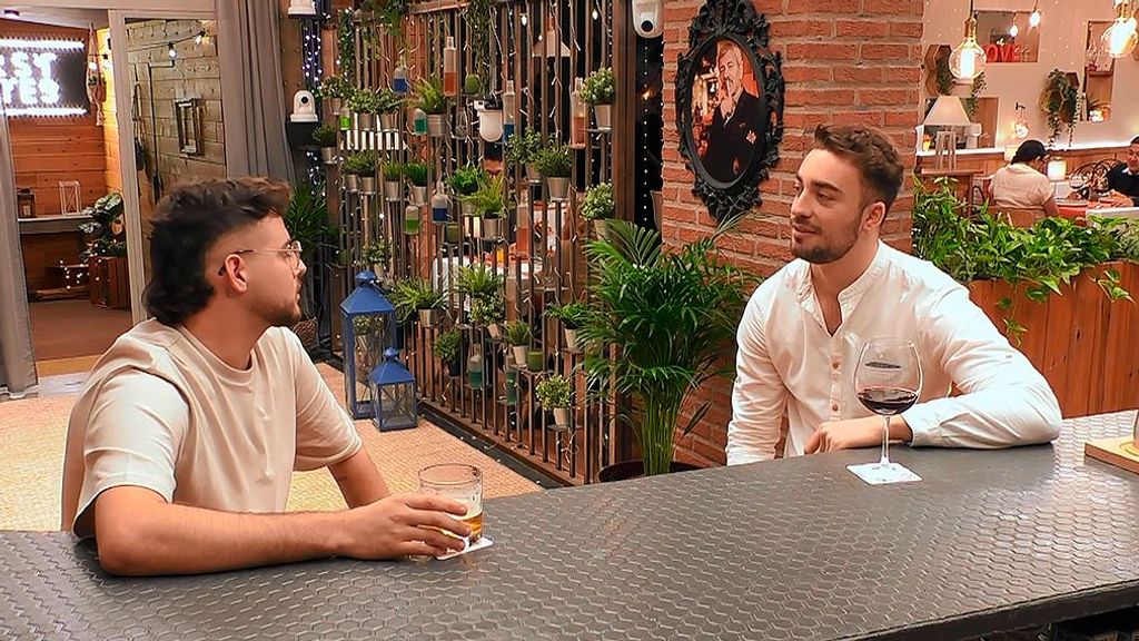 Aarón y Daniel durante su cita en 'First Dates'