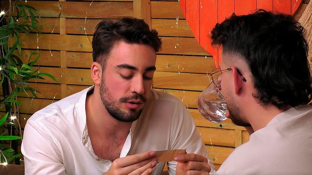 Estalla la pasión entre dos solteros de ‘First Dates’: “Como cuando uno caga después de tomar picante”