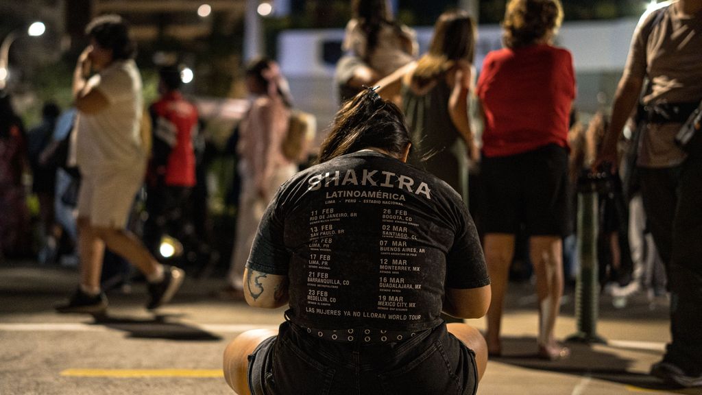 Fans de Shakira, a las puertas de la clínica