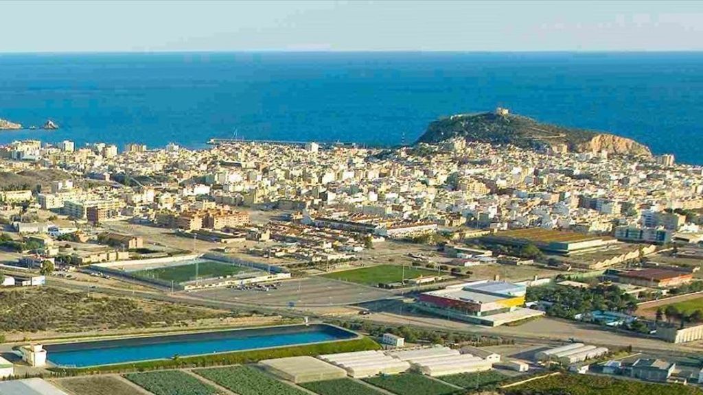 Un migrante ha fallecido tras llegar a Águilas en una patera con otras 19 personas