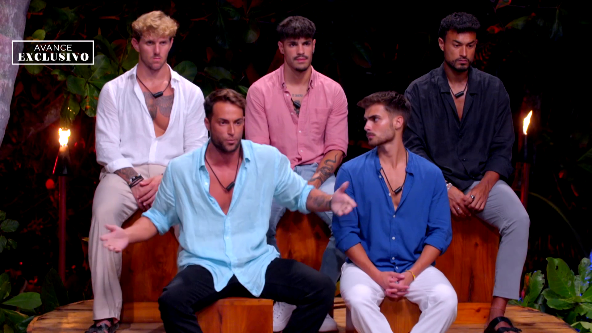 Los chicos, en una de las hogueras de 'La isla de las tentaciones 8'