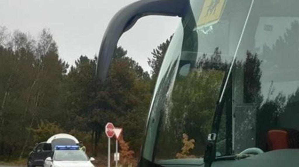 El autobús del conductor intercepta por las autoridades.