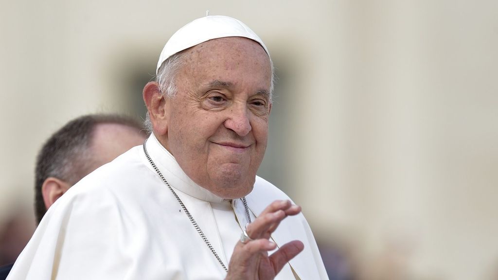 El papa Francisco sufre un neumonía bilateral: su cuadro clínico sigue siendo "complejo"