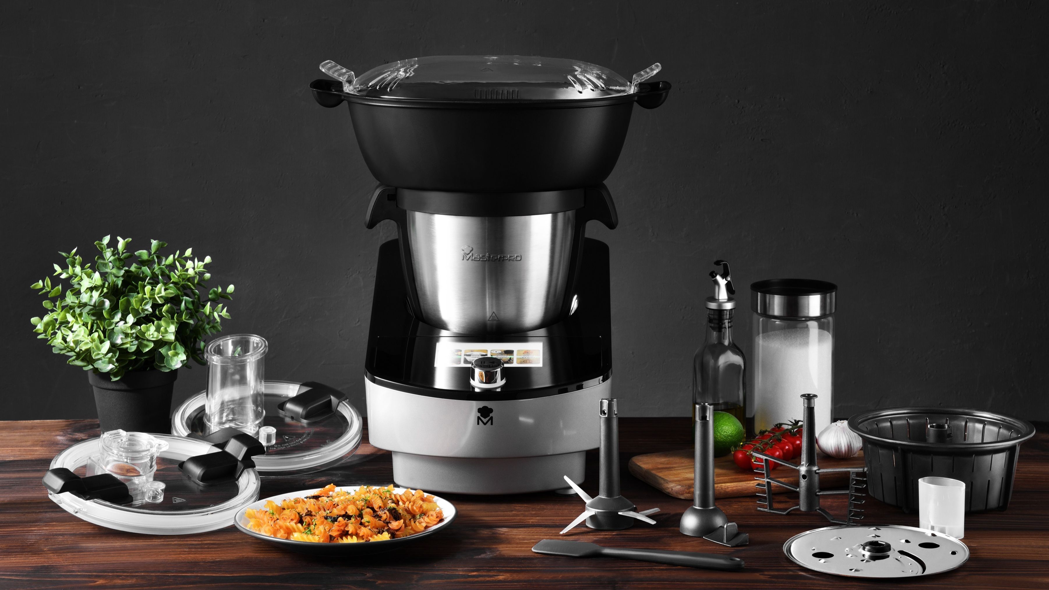 FACUA alerta una "fuga de datos personales" de los clientes de Thermomix: qué puede ocurrir con esa información