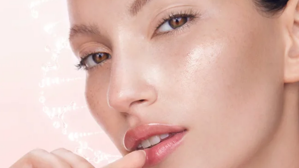 Imagen ilustrativa de una modelo con la Magic Cream