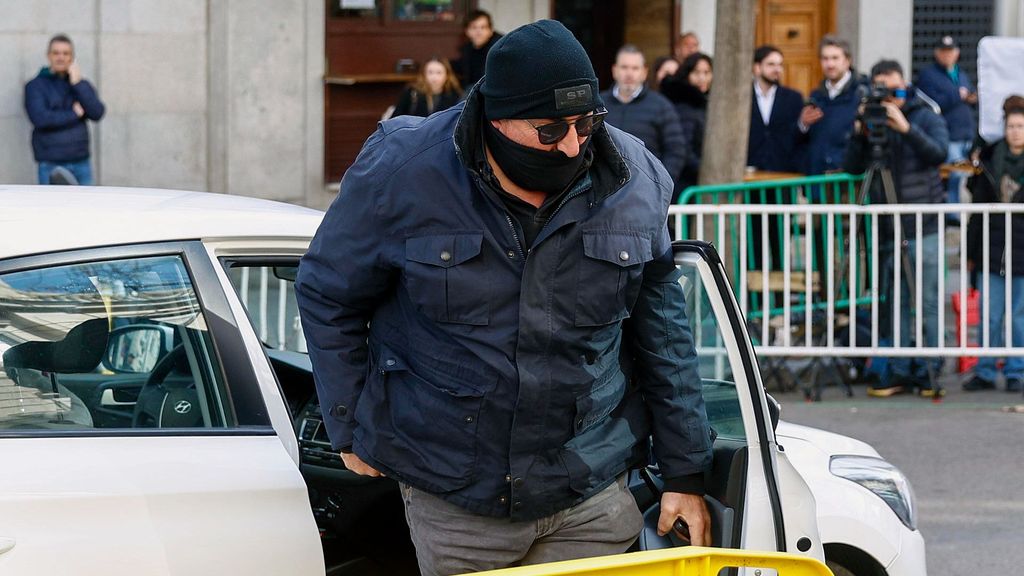 Koldo García se somete a una prueba caligráfica en el Supremo para comparar su letra con los documentos de Aldama