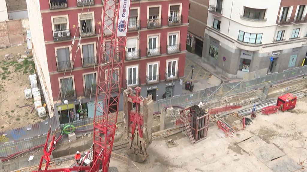 Los vecinos, asediados por las obras de la línea 11 del metro de Madrid