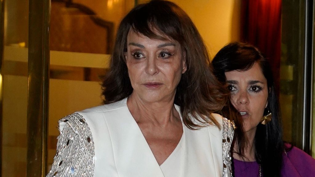 María Ángeles Grajal abandona el hotel Wellington tras su altercado con Jaime Ostos