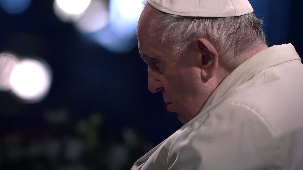 Los habituales problemas respiratorios del Papa: la edad no corre a su favor