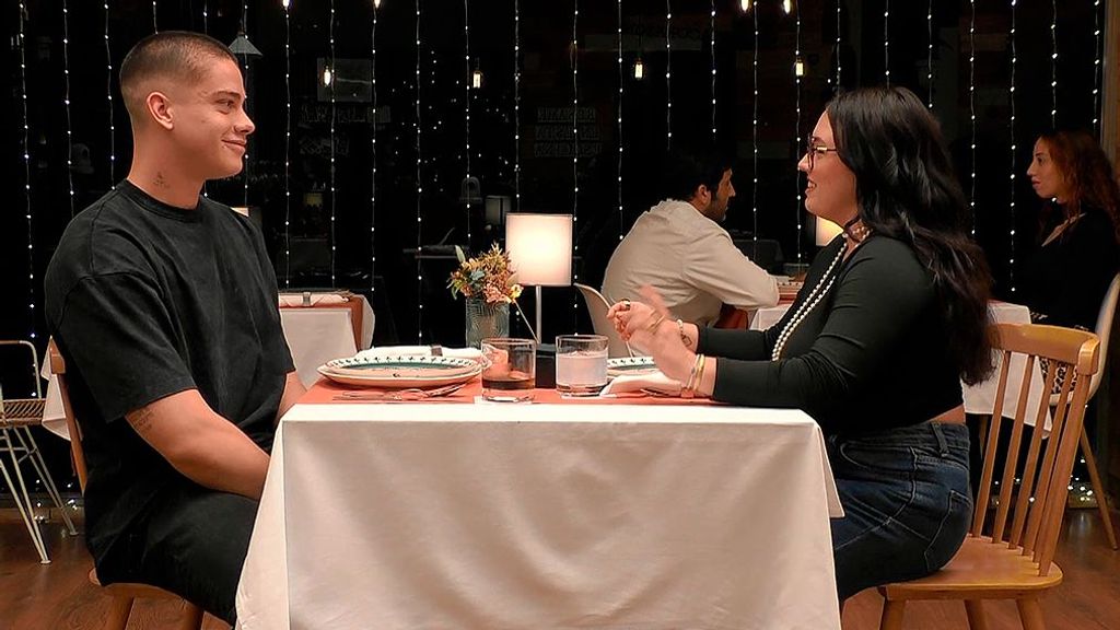 Yaiza y Sebas durante su cita en 'First Dates'