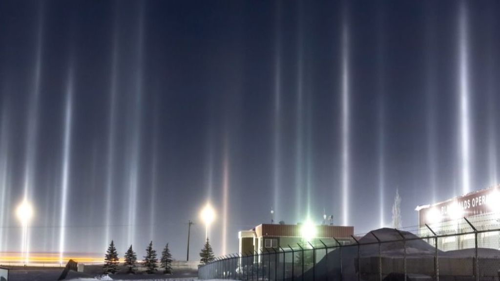 Los pilares de luz iluminan los cielos de Alberta gracias a las temperaturas récords por debajo de 0º