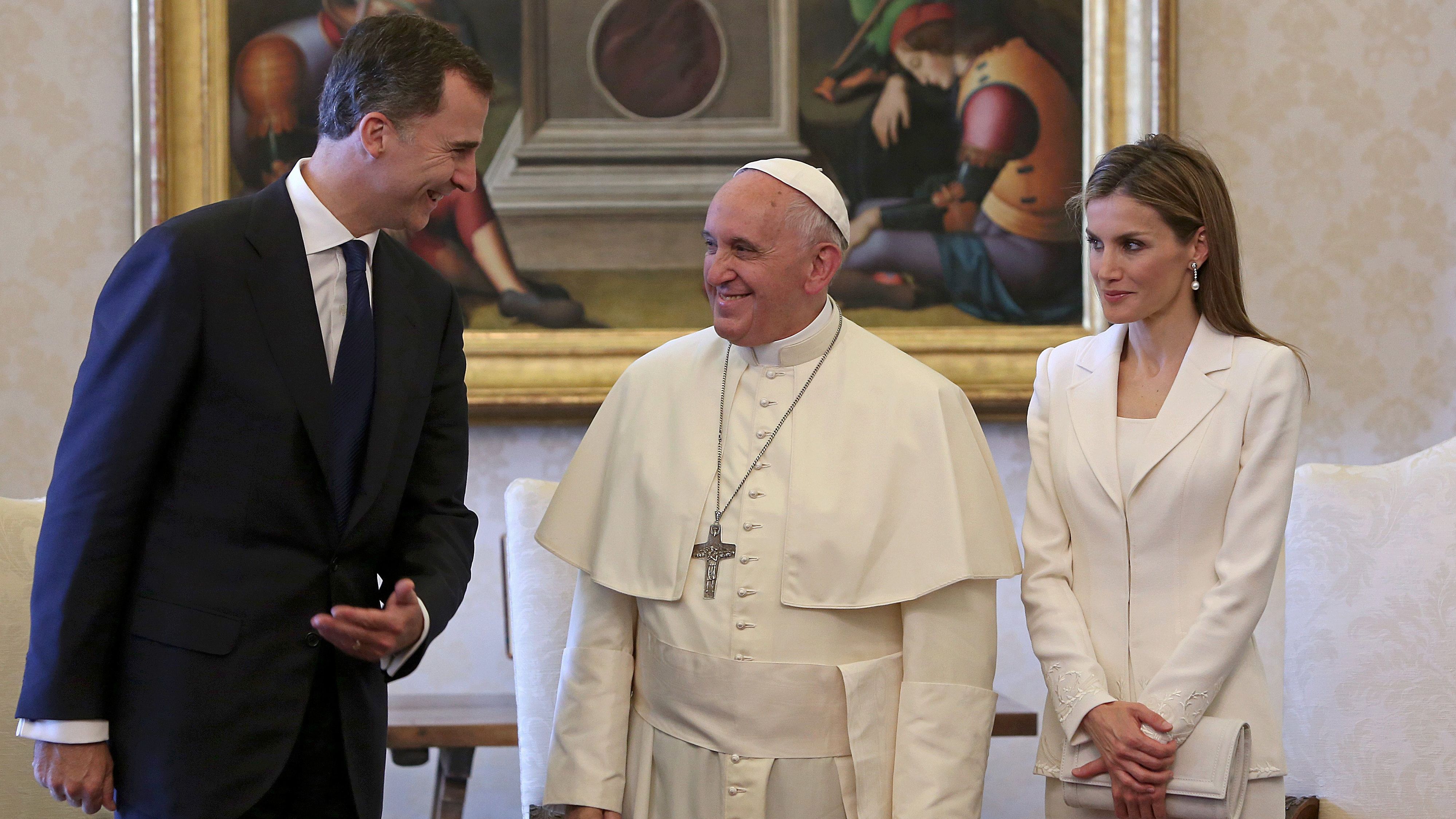 Los reyes con el papa Francisco en 2014.