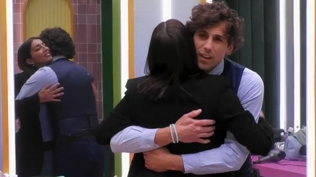 Marieta y Óscar sellan la paz con un abrazo