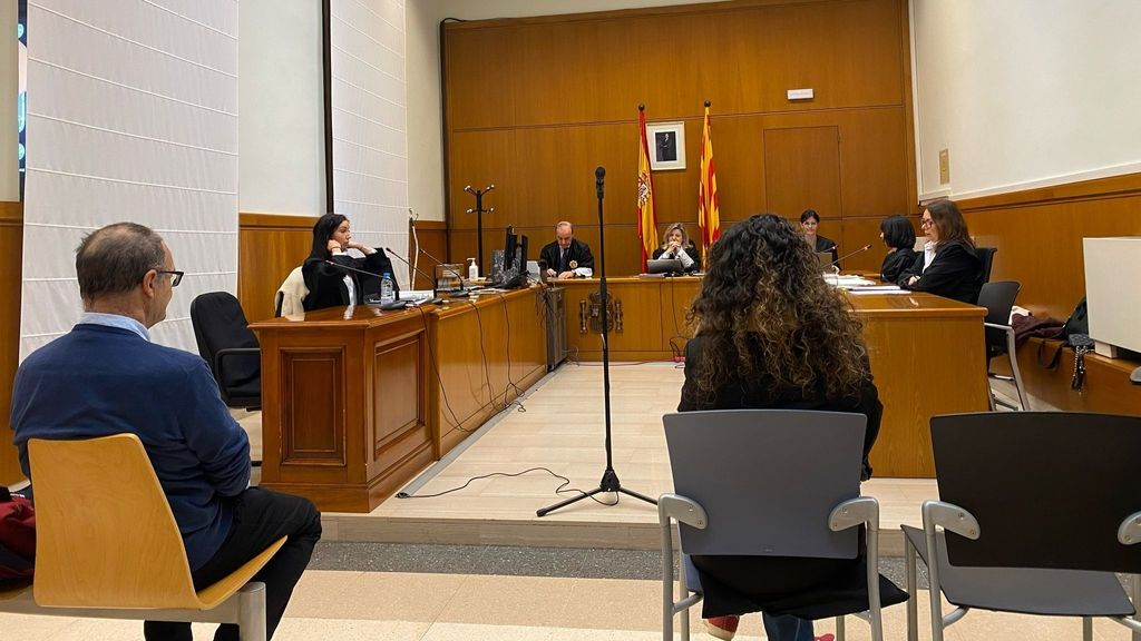 Un profesor de la Universidad de Barcelona acusado de abusar de una alumna en una sesión fotográfica se enfrenta a 6 años y 8 meses de cárcel