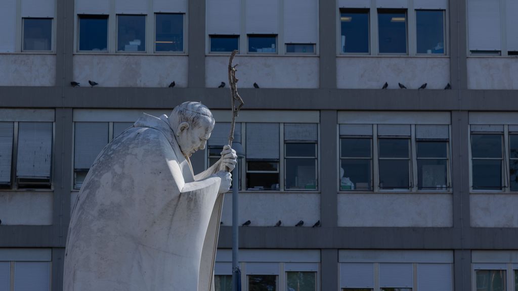 El estado de salud del papa Francisco experimenta una nueva mejoría