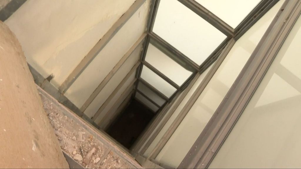 Investigan la muerte de un hombre al caer, junto a su mujer, por el hueco del ascensor en Madrid: ahora se apunta a un accidente