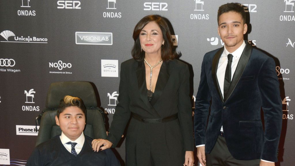 Isabel Gemio y sus dos hijos