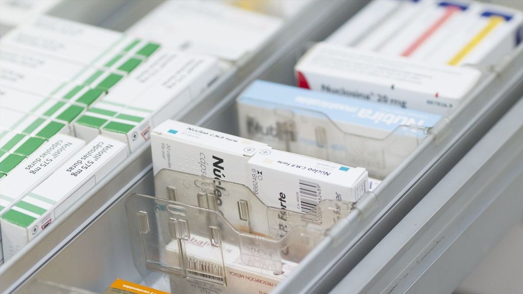 Cajón con medicamentos de una farmacia.