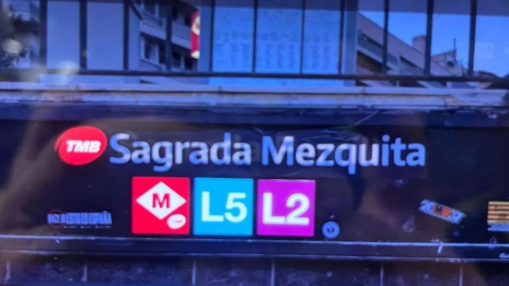 'Sagrada Mezquita': vandalizan estaciones de metro con mensajes xenófobos en Barcelona