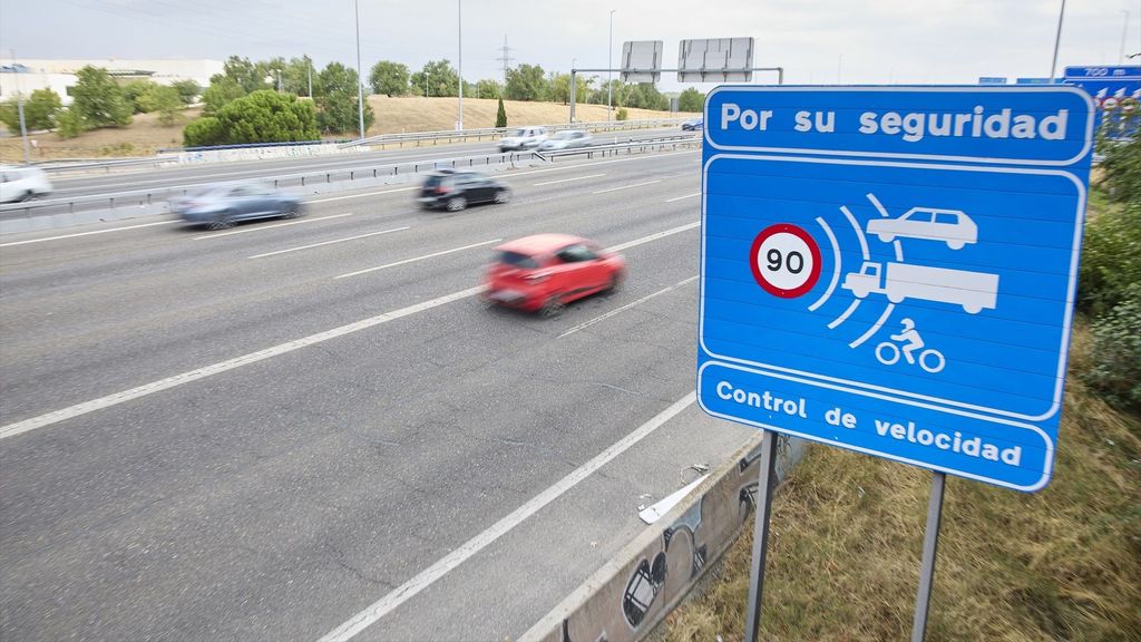 Una señal de un radar de velocidad.