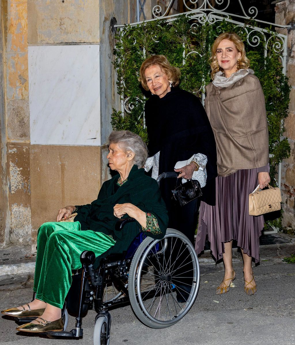 La infanta Cristina, con la reina Sofía y la princesa Irene