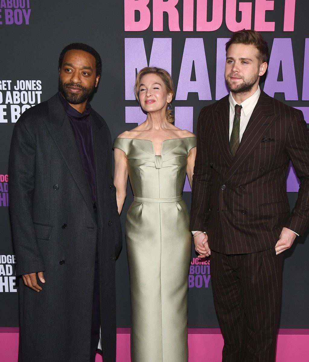 Chiwetel Ejiofor, Renée Zellweger y Leo Woodall en la premiere de 'El diario de Bridget Jones'