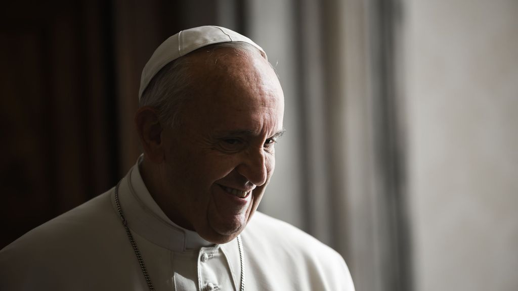 Fuentes del Vaticano, sobre el estado de salud del papa Francisco: "Se alimenta con normalidad y su humor es bueno"