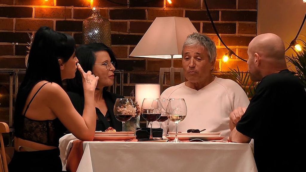 Elena y Estefanía con sus citas en 'First Dates'