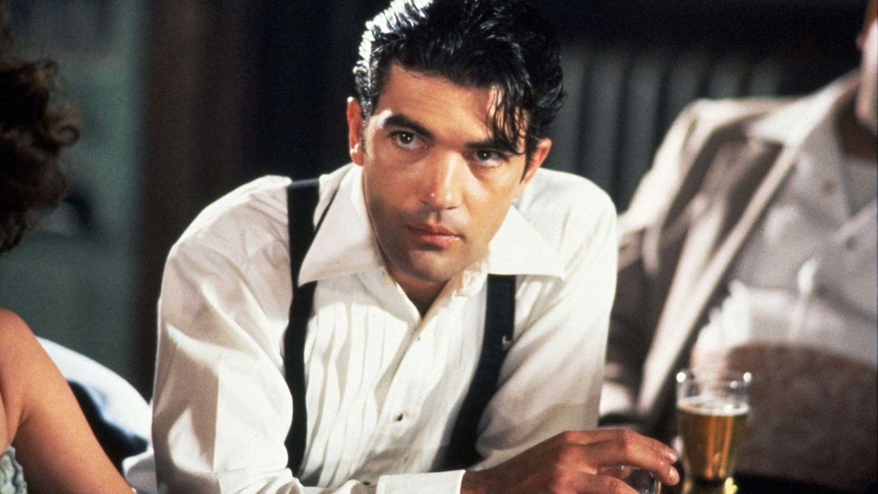 En su debut en Hollywood, Antonio Banderas dio vida al músico Nestor Castillo