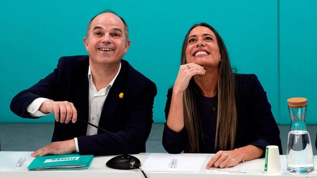 La ejecutiva de Junts debate si retira la moción de confianza a Pedro Sánchez