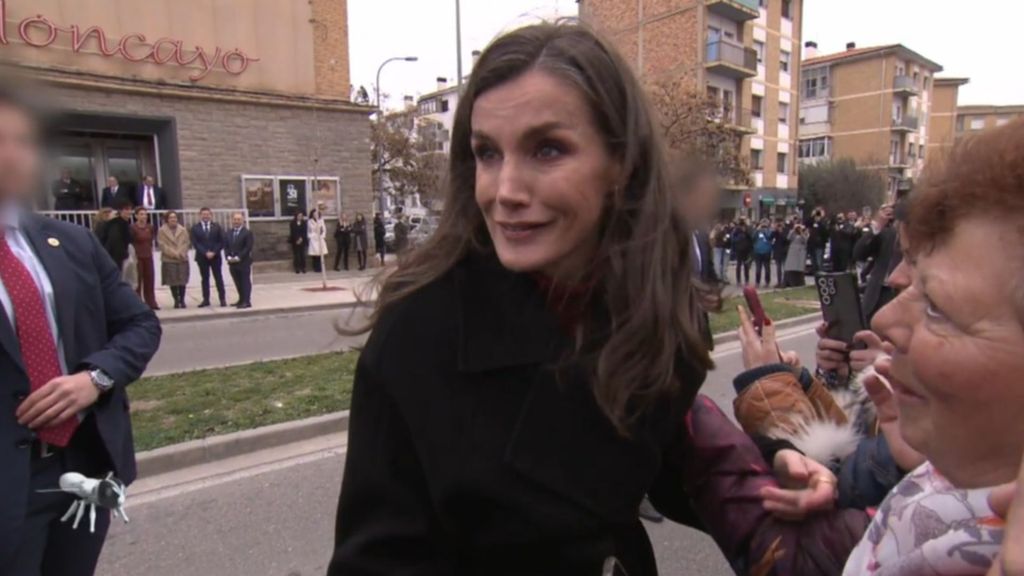 La reina Letizia muestra su preocupación por el futuro de 'Caiga quien caiga': He leído cosas y he oído cosas..." Caiga quien caiga Temporada 1 Top Vídeos 34