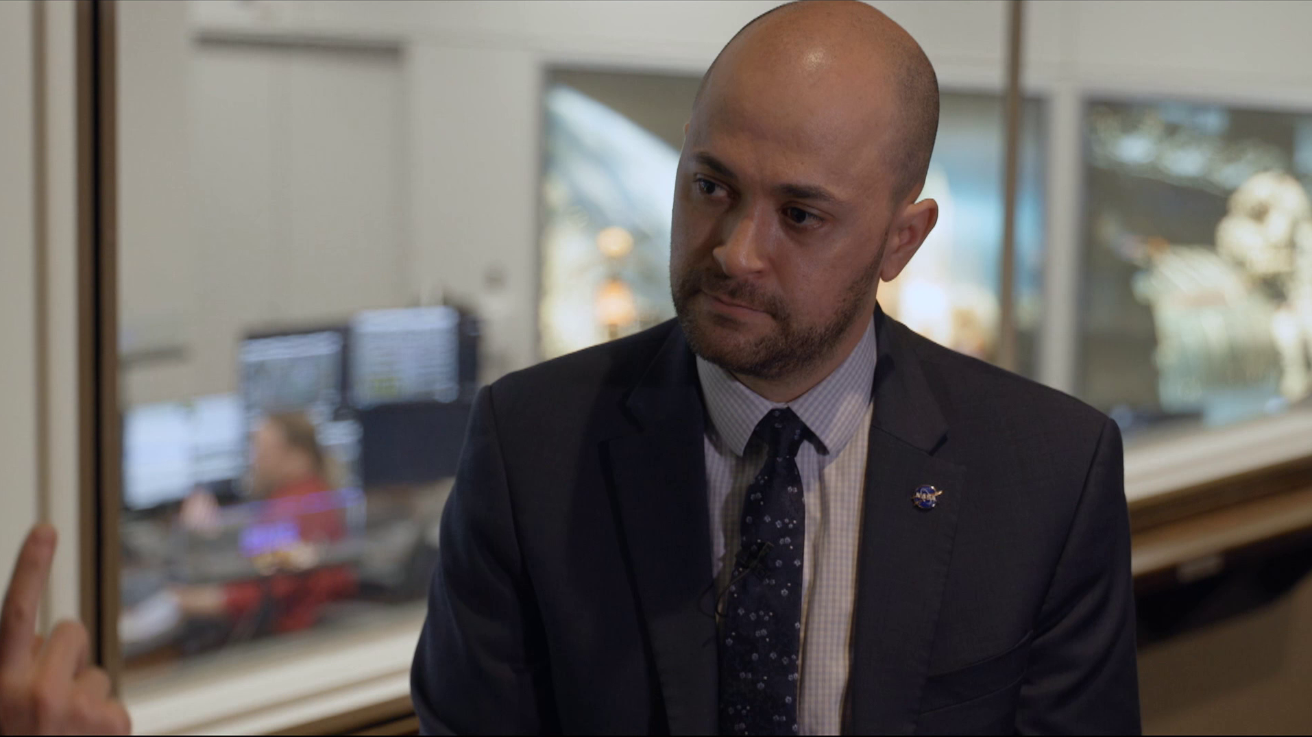 Marcos Flores, director de vuelo en la NASA