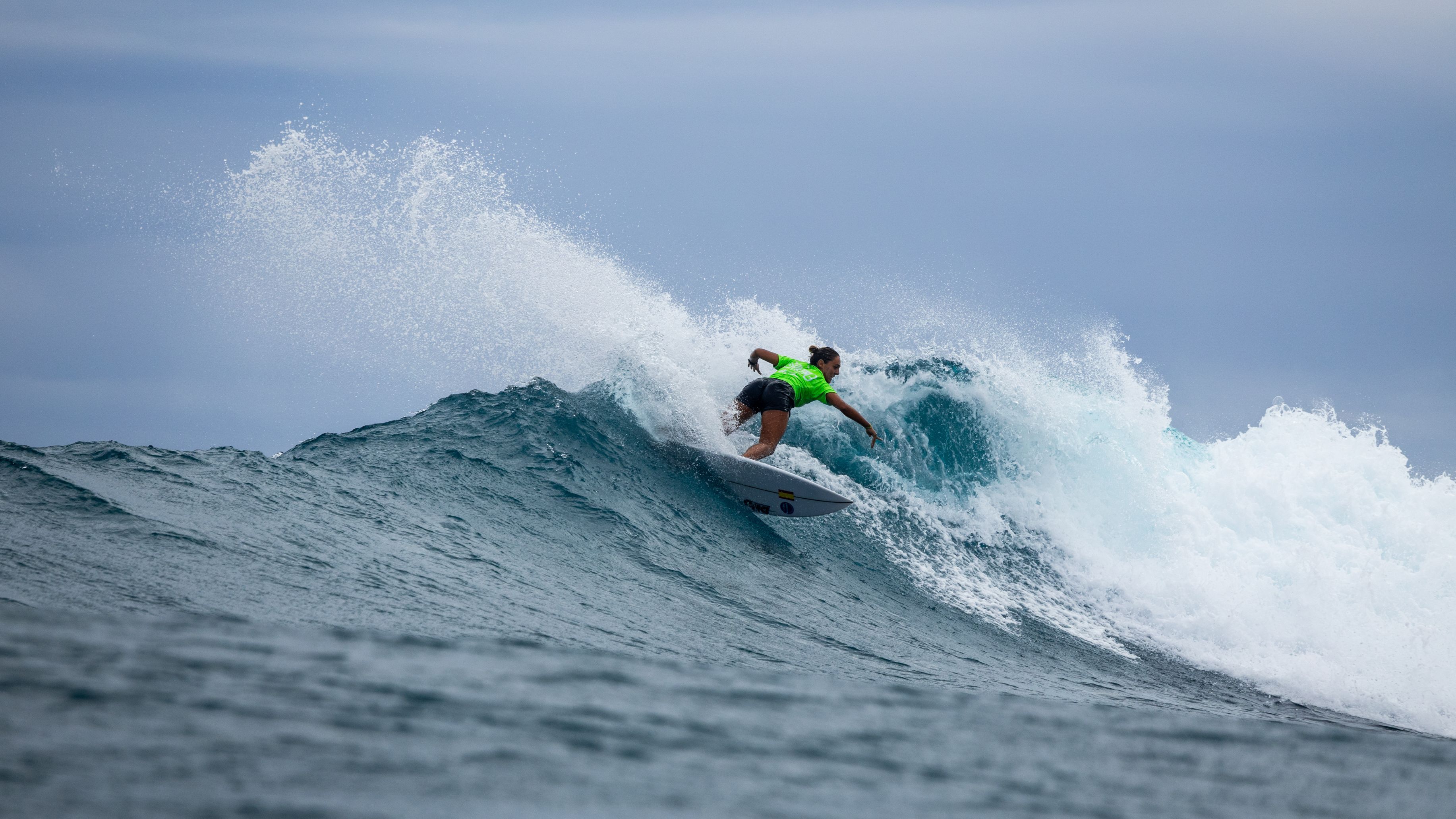 Nadia siempre lleva "el pasaporte en el bolsillo" desde que es surfista profesional