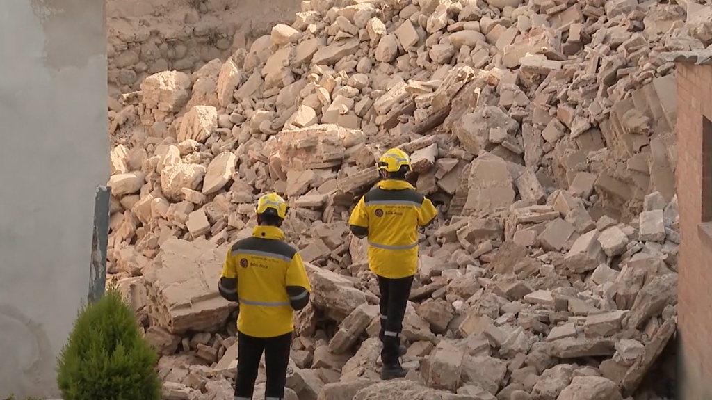 Se derrumba la torre de la iglesia del siglo XVI en Viguera y provoca el desalojo de 20 personas