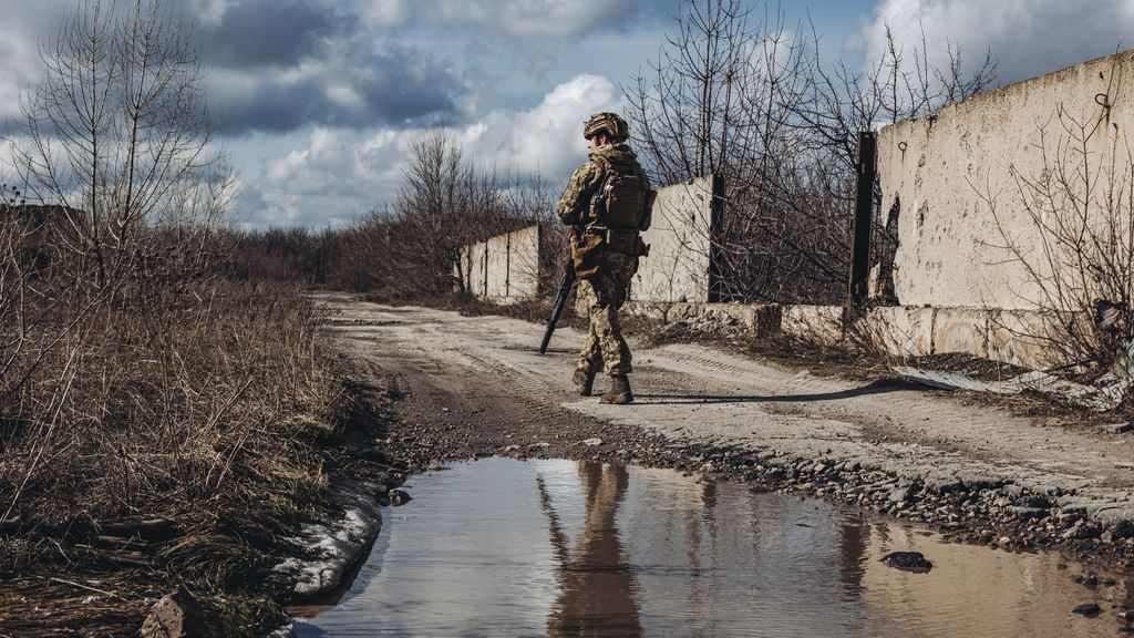 Ucrania llega al tercer aniversario de la guerra entre incógnitas sobre su futuro y su composición territorial