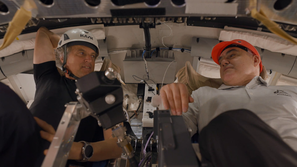 Jesús Calleja alucina al meterse en la cápsula Orión: “Es de lo más emocionante que he visto en mi vida”