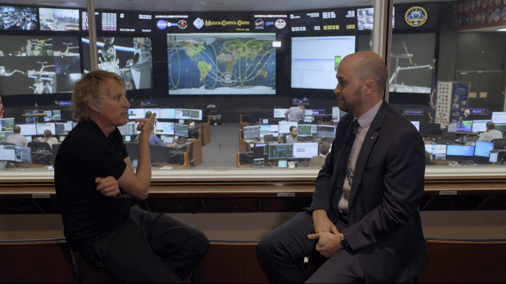 Jesús Calleja, sin palabras al entrar en el centro de control de la NASA: “No me lo puedo creer”