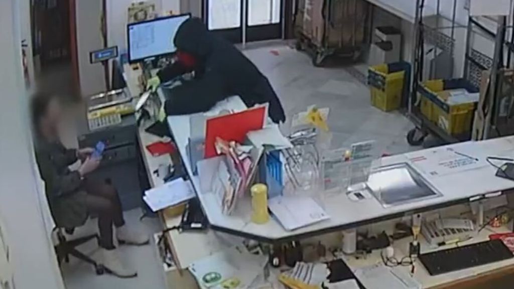 Detenido por atracar con un cuchillo un banco en Valverde del Camino, Huelva