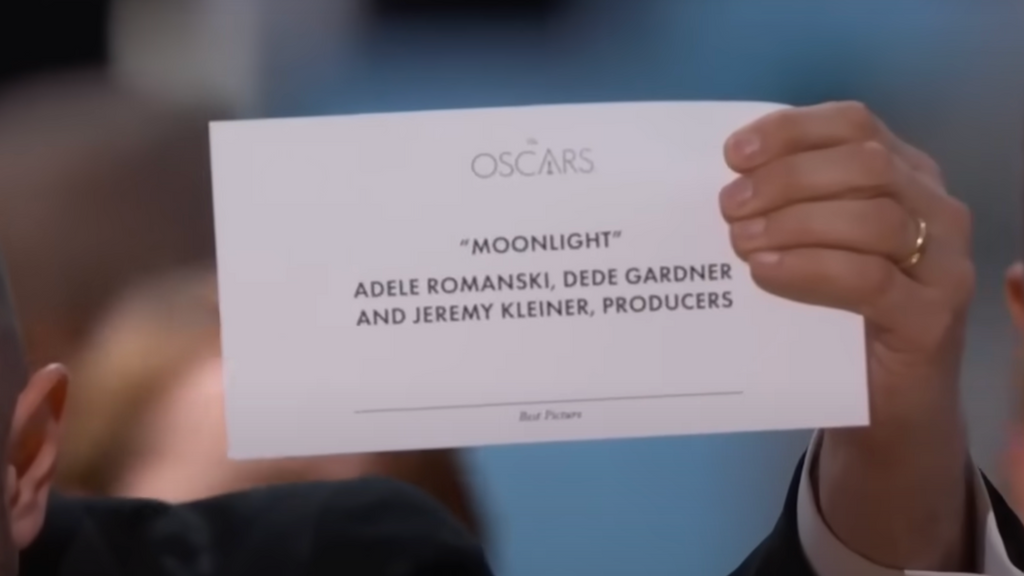 La papeleta en la que estaba escrito el verdadero nombre del Oscar a la mejor película de 2016