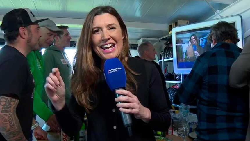 Los amigos de Jesús Calleja celebran su aventura entre bromas y brindis