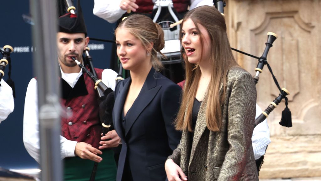 La infanta Sofía y la princesa Leonor, en los premios Princesa de Asturias