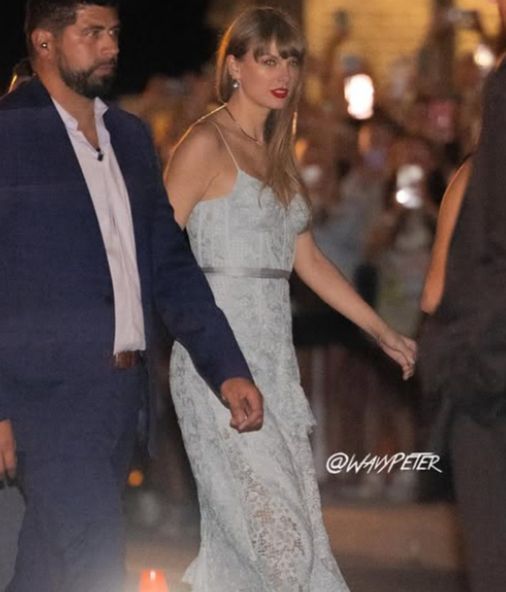 Taylor Swift en la boda de sus amigos. FUENTE: INSTAGRAM @wavypeter